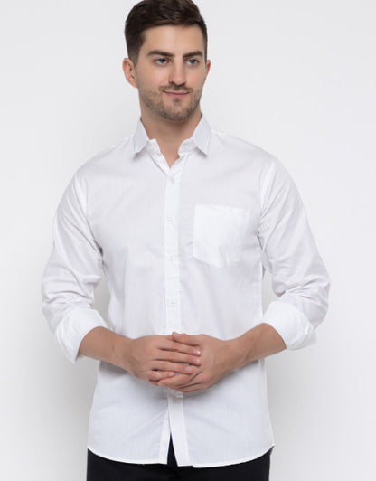 Men Regular Fit Solid Spread Collar Casual Shirt