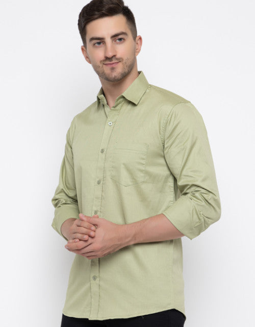 Men Regular Fit Solid Spread Collar Casual Shirt