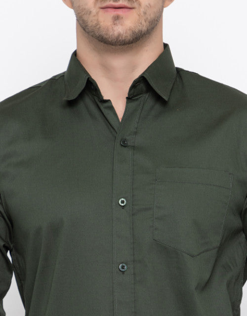 Men Regular Fit Solid Spread Collar Casual Shirt