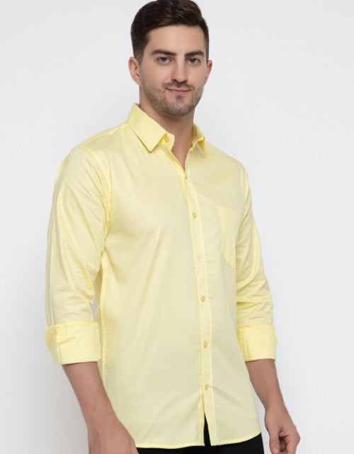 Men Regular Fit Solid Spread Collar Casual Shirt