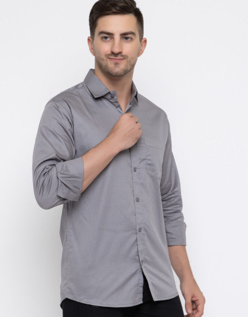 Men Regular Fit Solid Spread Collar Casual Shirt