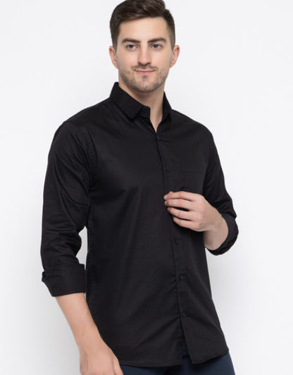 Men Regular Fit Solid Spread Collar Casual Shirt