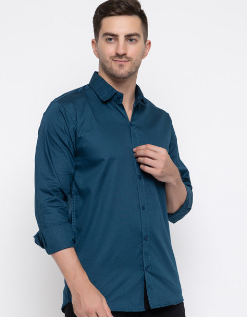 Men Regular Fit Solid Spread Collar Casual Shirt